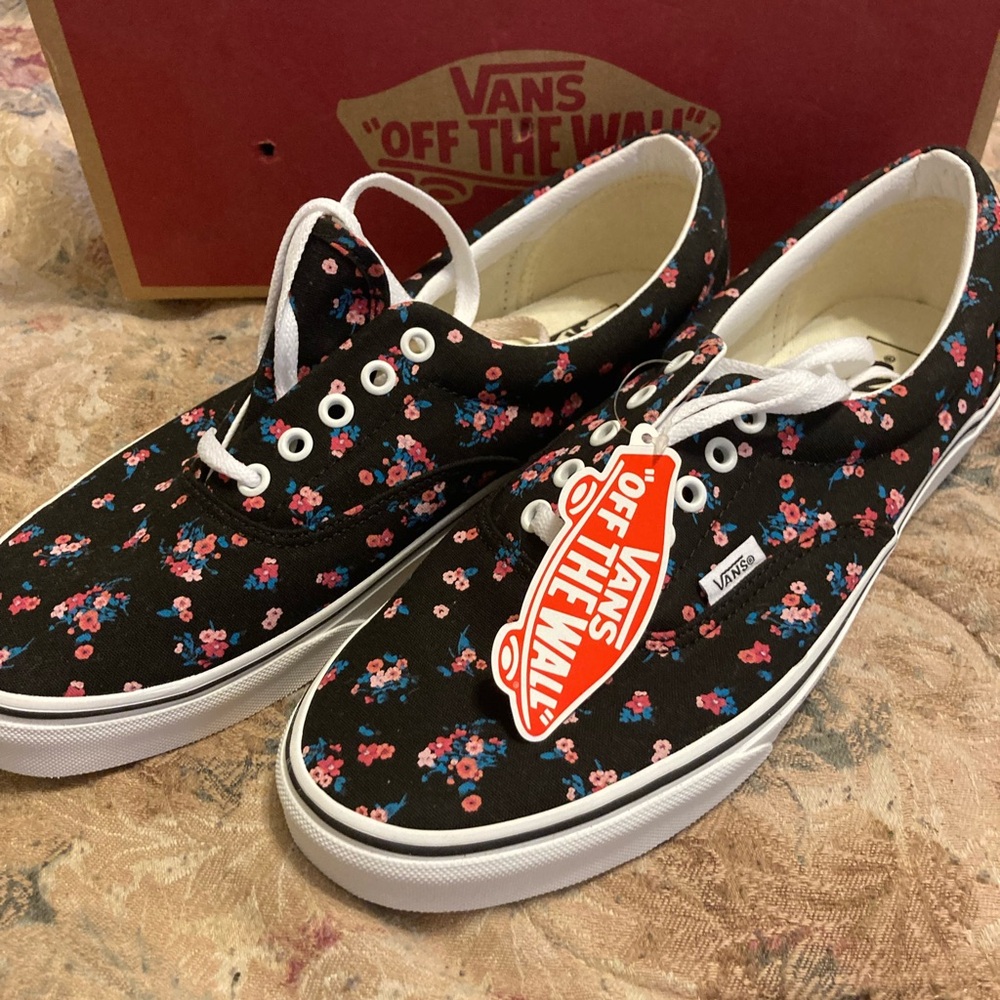 New Women’s Era vans black floral size 12